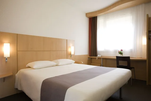 غرفة بسرير مزدوج، Ibis Cotonou 1/10