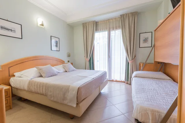 Room, Triple, 1 Double and 1 Single Bed, Gardenia Sorrento Coast, Ascend Hotel Collection 5/10