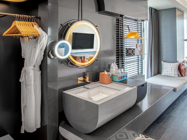 غرفة قياسية بسريرين مزدوجين، Hotel Indigo Zhuhai Xiangzhou by IHG 1/9