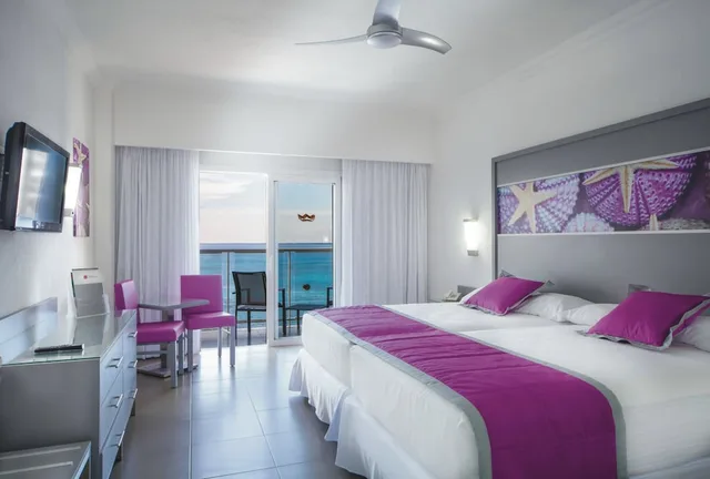غرفة قياسية بسرير كينج بإطلالة على البحر، Riu Cancun - Adults Only - All Inclusive 1/2