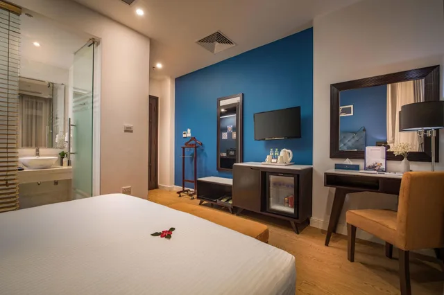 Junior, Double Bed, Hanoi Brilliant Hotel and Spa 1/2