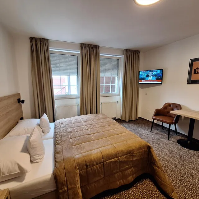 غرفة ثلاثية بسرير مزدوج، Hotel Avion 3/10
