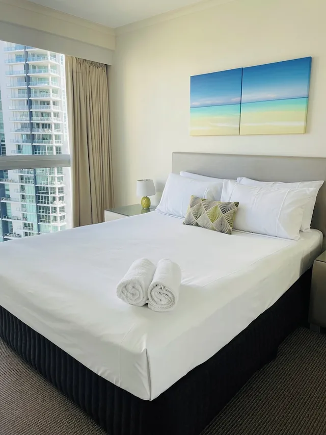شقة بسرير كوين وسريرين منفصلين بغرفتي نوم، Crest Apartments 1/10