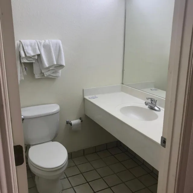 غرفة بسرير كوين، Country Inn Motel 9/10