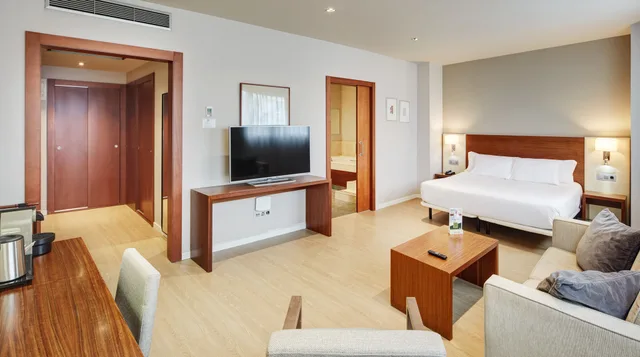 جناح جونيور مفرد، Sercotel Ciutat de Montcada 5/7