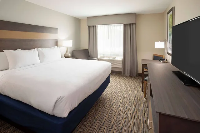 غرفة سوبيريور بسرير كينج، Little Crow Resort & Conference, Trademark by Wyndham 2/5