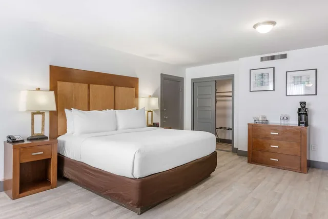 غرفة قياسية كبيرة بسرير كينج مع أريكة، Best Western Plus El Paso Airport Hotel and Conference Center 1/6