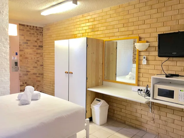 غرفة عائلية بسرير كوين وسرير مزدوج وسرير كوين، Marco Polo Motor Inn 4/9