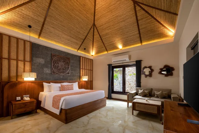 Signature, Suite, King Bed, Tonys Villas and Resort Seminyak Bali 3/5
