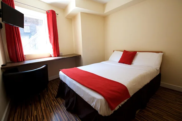 غرفة قياسية بسرير مزدوج، The International Inn Backpackers Hostel 1/1