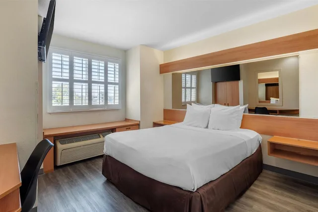 Standard, Queen Bed, Surestay By Best Western Sacramento South Natomas 2/7