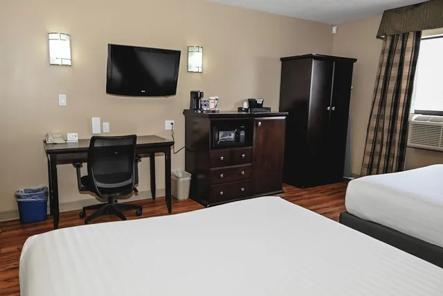 غرفة قياسية بسريرين كوين، Quality Hotel & Conference Centre Peace River 3/3