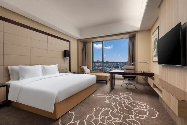 غرفة قياسية بسرير كينج في طابق مرتفع، CROWNE PLAZA YICHANG 3/9