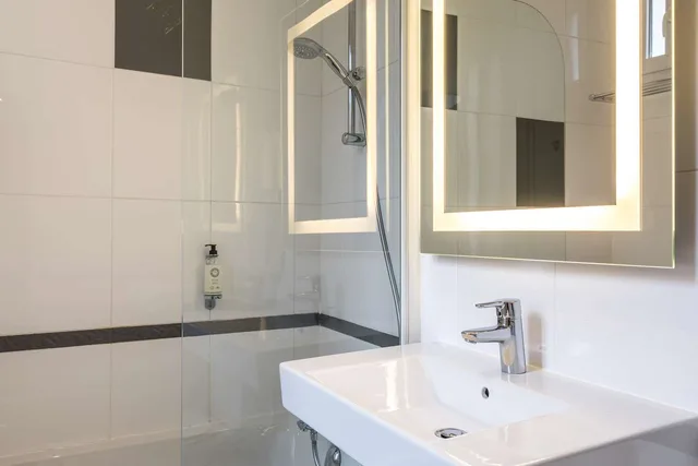 غرفة عائلية بسرير كوين وسريرين منفصلين، Hotel Montcalm 6/6