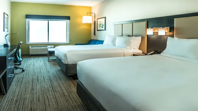 غرفة قياسية بسريرين كوين لذوي الإعاقة، Holiday Inn Express Suites Tampa East Ybor City 2/10