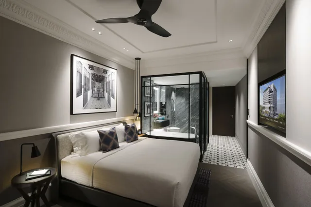 Crystal, Club, Premier, King Bed، Grand Park City Hall 2/3
