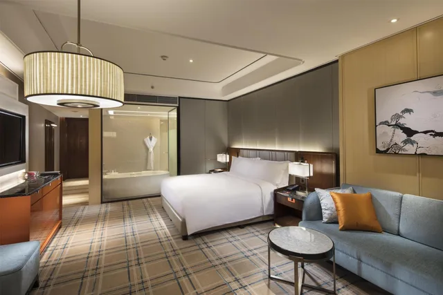 غرفة ديلوكس بسرير كينج وسرير كوين، Hilton Fuzhou 2/5