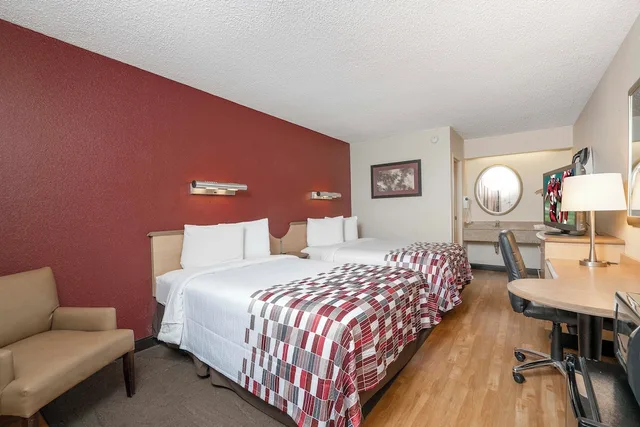 غرفة قياسية بسرير كينج لذوي الإعاقة، Red Roof Inn Detroit Metro Airport - Taylor 4/10