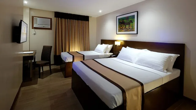 Premier, Deluxe, Queen Bed, Golden Prince Hotel And Suites 2/5