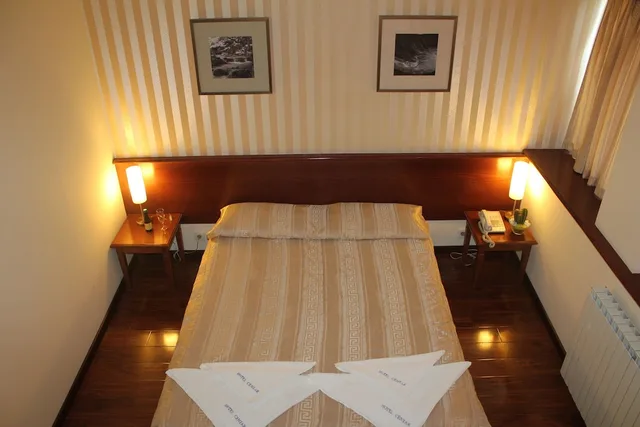 غرفة قياسية بسرير مزدوج بإطلالة على المدينة، Centar Hotel 4/6