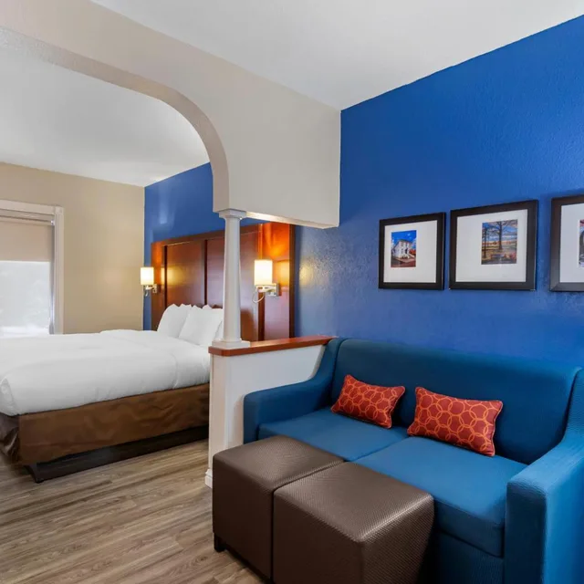 جناح بسرير كينج مع أريكة، Comfort Suites St Charles-St Louis 8/10