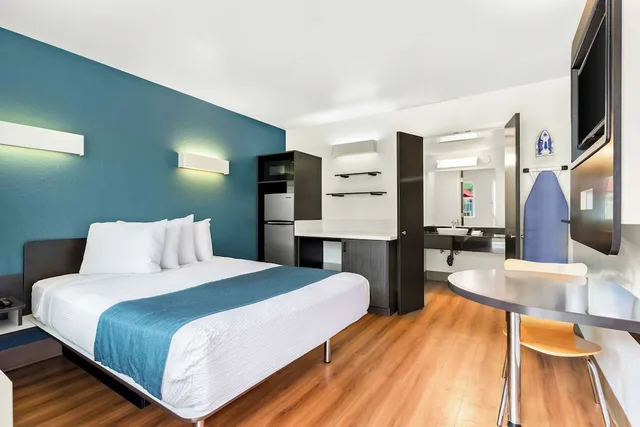 غرفة قياسية بسرير كوين، Studio6 Suites Carpinteria, CA - Santa Barbara - South 2/4