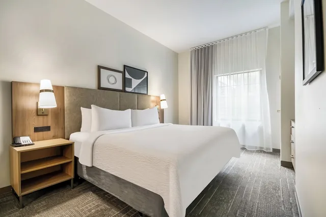 جناح بسرير كينج بحوض استحمام، Staybridge Suites Detroit North - Royal Oak by IHG 3/10