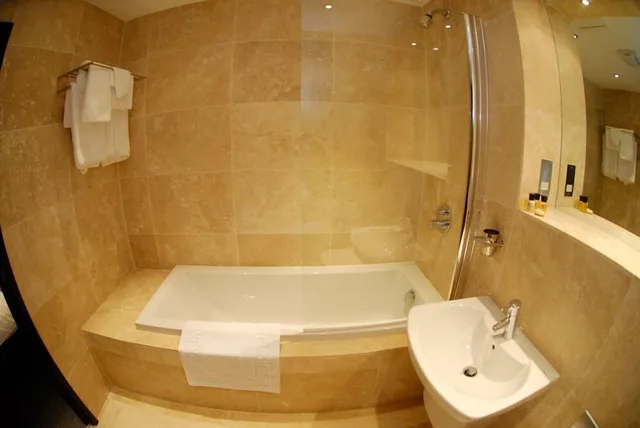 Semi Basement, Twin Beds, No Window, Ground Floor، Printworks Hotel 3/4