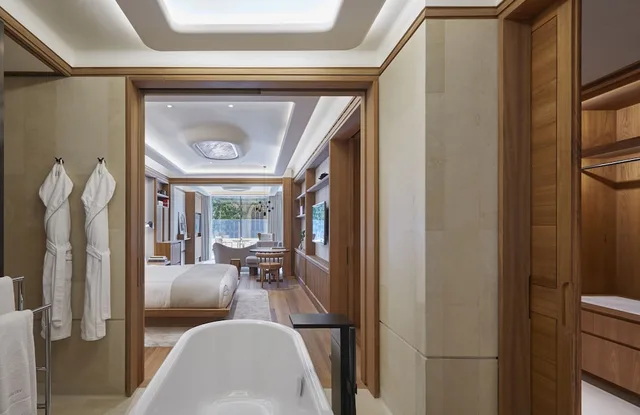 جناح جونيور بسرير كينج بشرفة، THE BERKELEY HOTEL 6/7