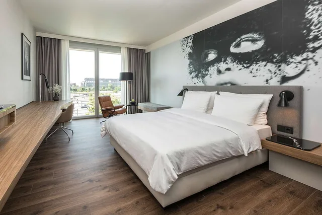 غرفة سوبيريور بسريرين منفصلين بإطلالة على الحديقة، Radisson Blu Hotel Cologne 1/9