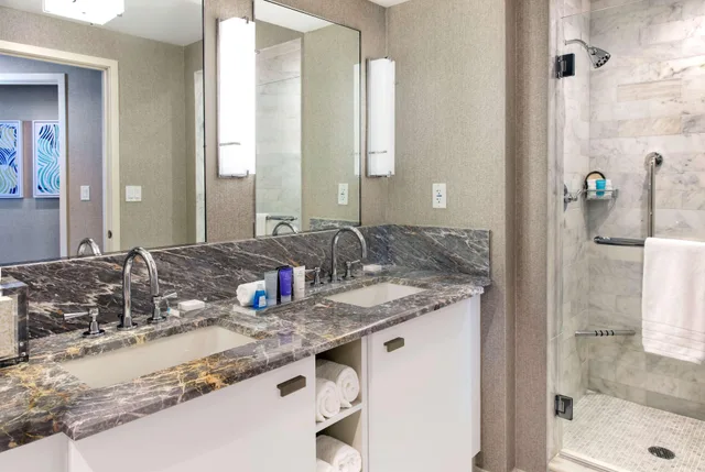 1 Bedroom, Suite, 2 Queen Beds, Conrad Fort Lauderdale Beach 2/5