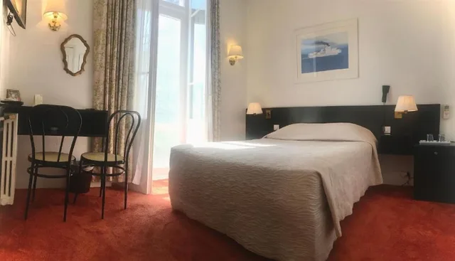 غرفة قياسية بسرير مزدوج بشرفة، Hôtel Des Mimosas 6/7