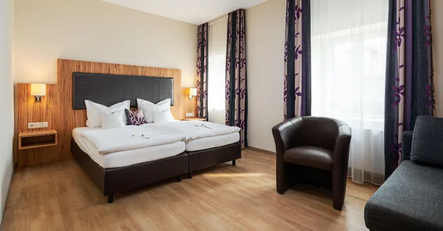 غرفة بسرير كوين لذوي الإعاقة، ClassicX Landhaus & Hotel 1/1