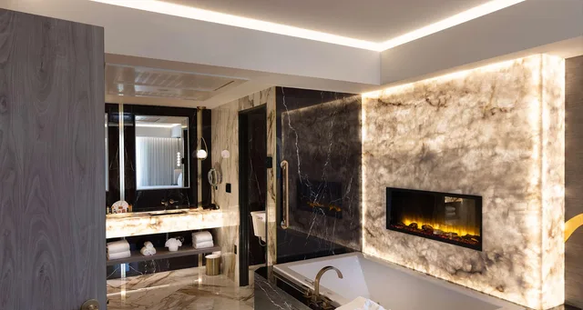 جناح بسرير كينج بمنطقة جلوس بحوض جاكوزي، Peppermill Resort Spa Casino, WorldHotels Elite 4/6