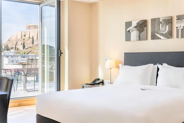 جناح بسرير كوين، The Athens Gate Hotel 1/4