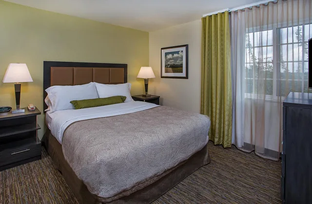غرفة بسرير كوين بغرفة نوم واحدة لذوي الإعاقة، Candlewood Suites Louisville Airport, an IHG Hotel 2/7