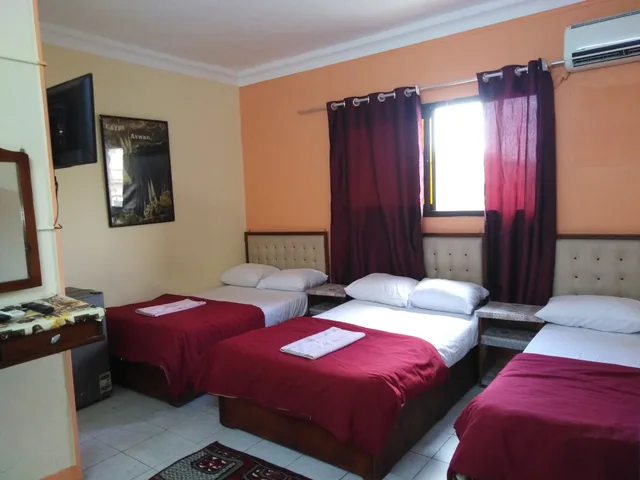 Room, Triple, 3 Beds, New Palace Hostel 1/6