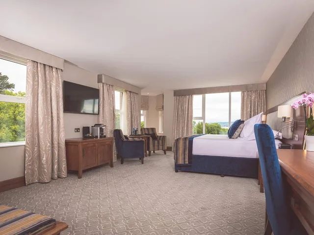 غرفة ديلوكس بإطلالة على البحر، Culloden Estate and Spa 1/2