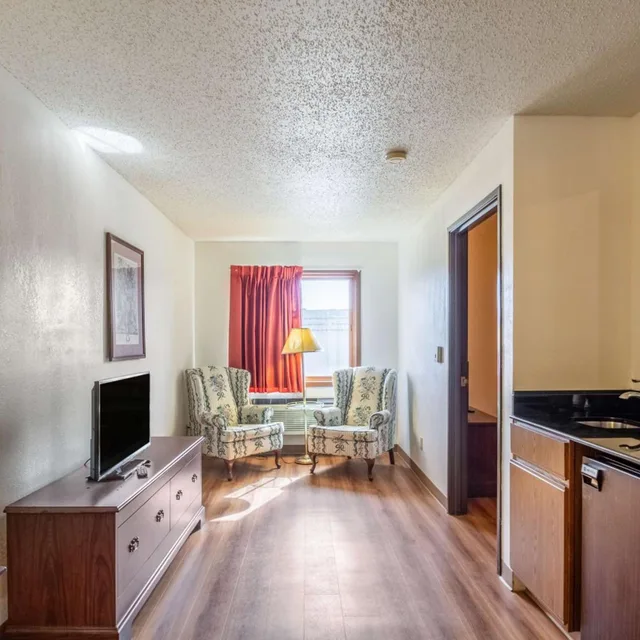 غرفة بسرير كينج لغير المدخنين، Motel6 Saukville, WI 7/10