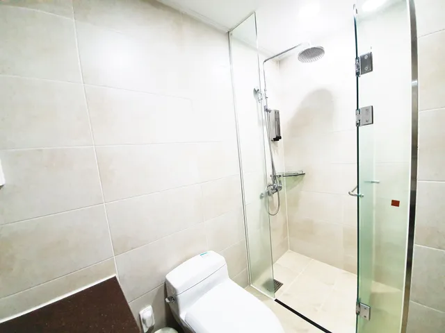 غرفة عائلية بسرير كينج وسرير فردي بإطلالة على البحر، Jeju Ocean Blue Hotel 7/8