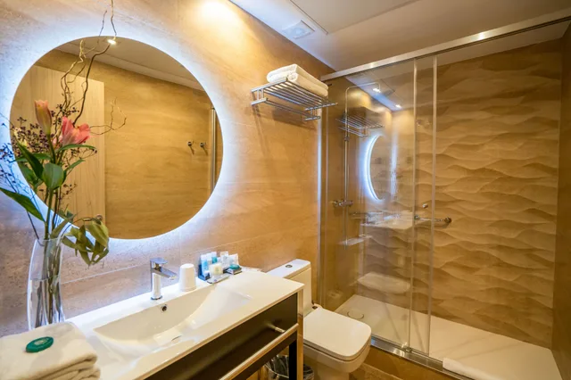 غرفة ثلاثية بسريرين منفصلين مع أريكة، Rialto Hotel 8/9