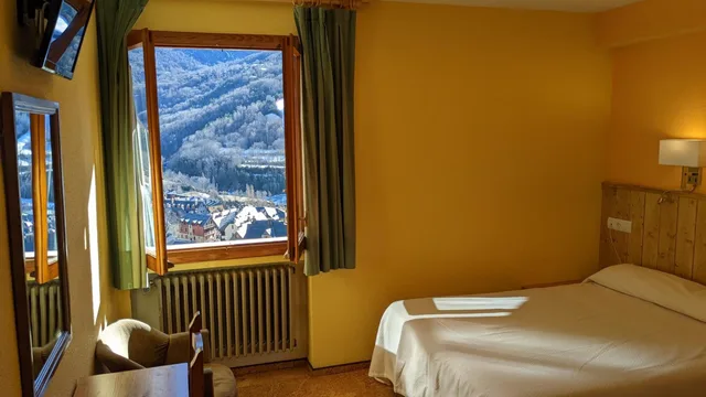 غرفة ثلاثية، Hotel Vicente 1/8