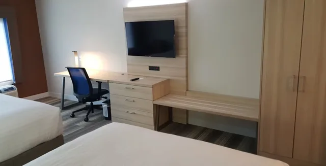 جناح بسرير كوين لذوي الإعاقة، Holiday Inn Express Suites Toledo West 5/5