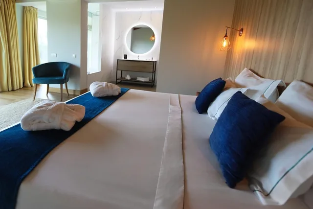 غرفة بسريرين كينج مع أريكة، Agua Hotels Mondim De Basto 5/8
