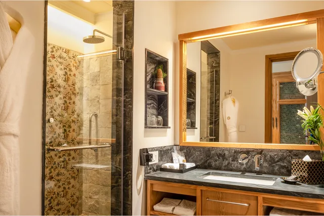 Executive, Suite, King Bed, Valley View، Taj Theog Resort And Spa Shimla 3/3
