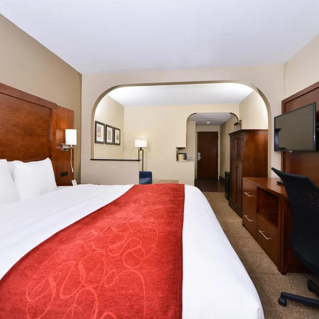 جناح بسرير كينج بجاكوزي، Comfort Suites University - Research Park 4/9