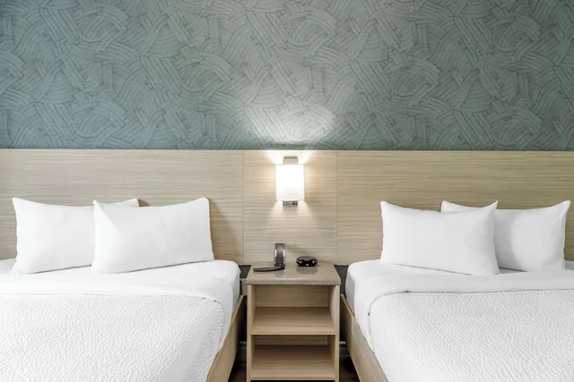 غرفة قياسية بسريرين كوين، Motel6 Niagara Falls, On - Near The Falls 6/10