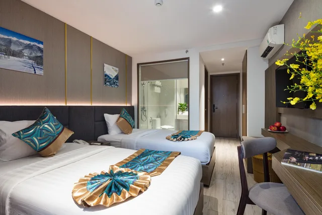 غرفة ثلاثية بسرير مزدوج وسرير فردي بشرفة، Sochi Hotel 1/1