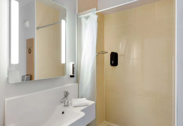 غرفة كومفورت بسرير مزدوج، B&B Hotel Dunkerque Centre Gare 4/4