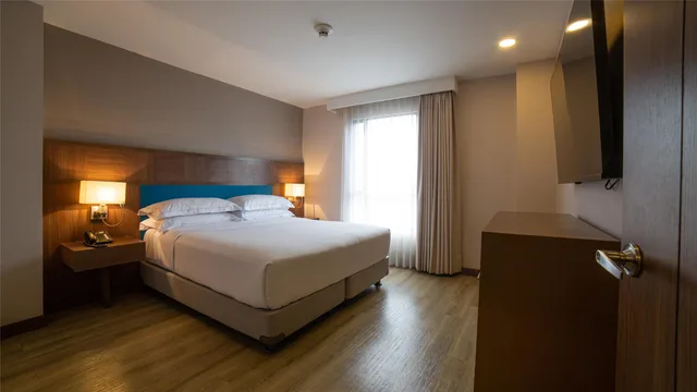 جناح بسرير كينج بغرفتين، Embassy Suites by Hilton Bogota Rosales 2/8